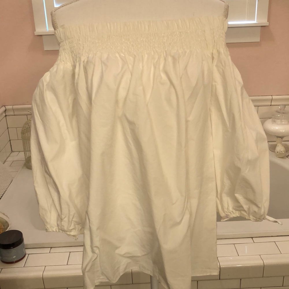 Do+Be crispy white off shoulder blouse balloon sleeves, bow tied wrist size M